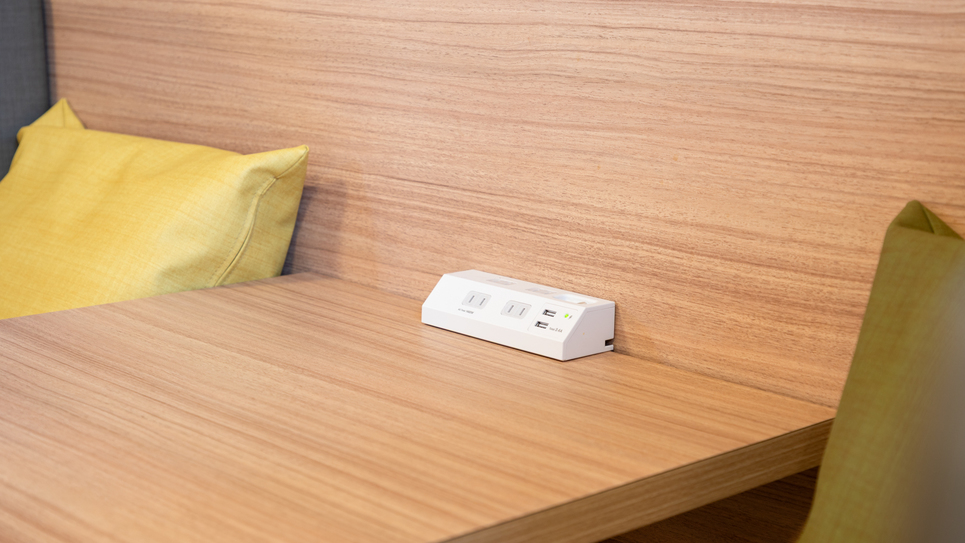 【ライブラリーカフェ】Wi-Fi接続無料カフェ内にはコンセントも充実