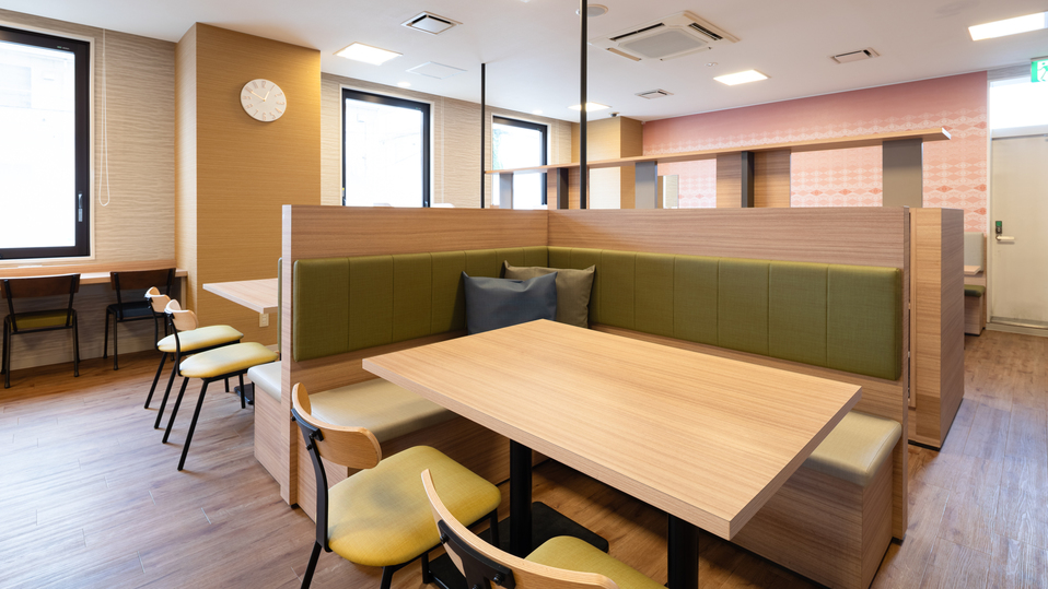 【ライブラリーカフェ】L字ソファ席