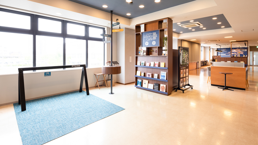 【ライブラリーカフェ】営業時間：10時〜24時無料でご利用いただけます