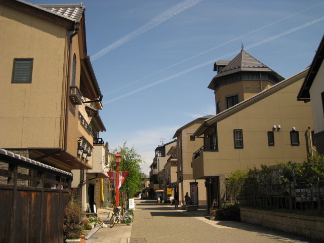 四番町スクエアキャッスルロード内にあり大正時代の町並みを再現しています。