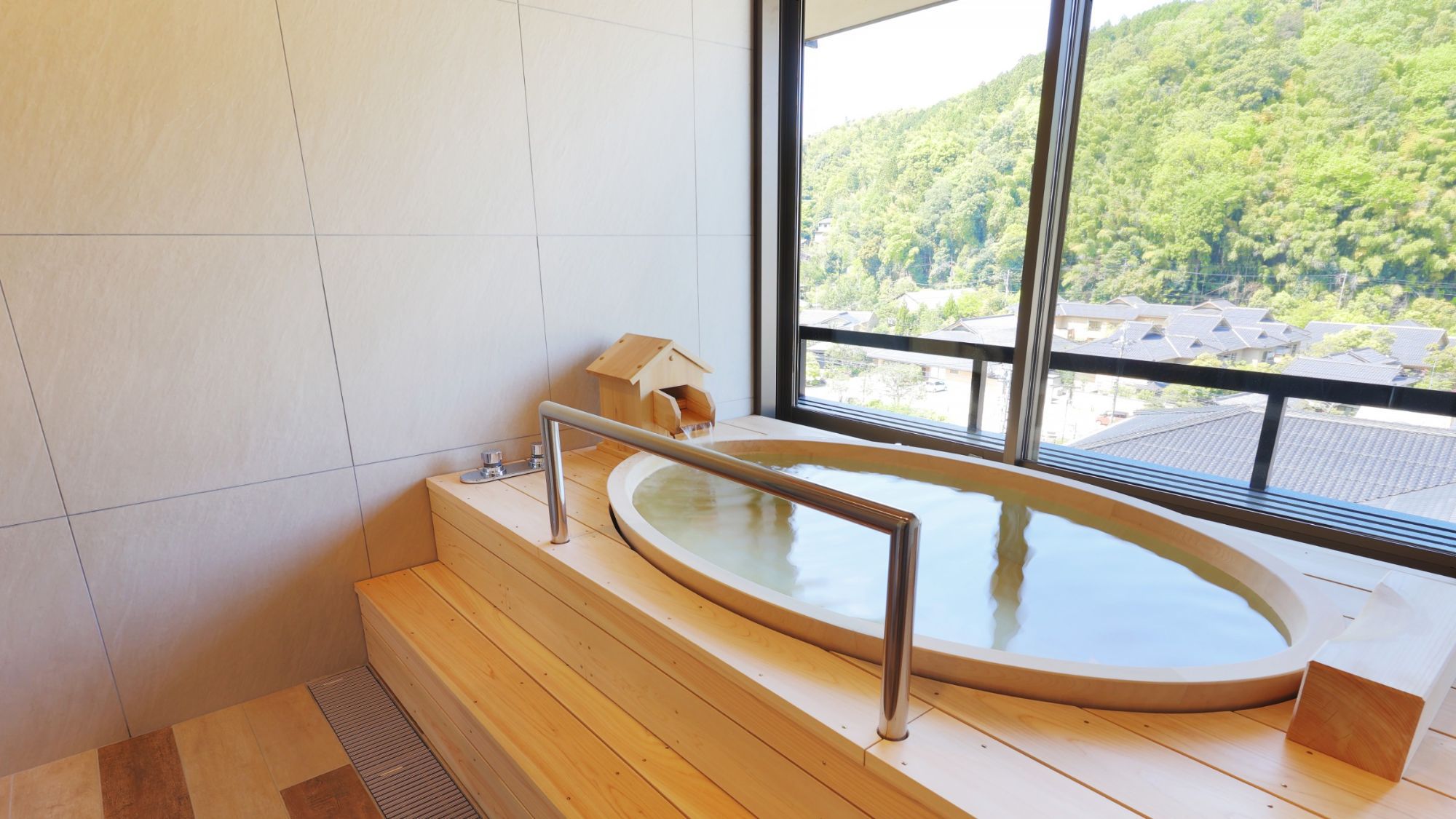 展望半露天風呂温泉付個室!!ゆったりくつろげる檜のお風呂をご用意しております♪