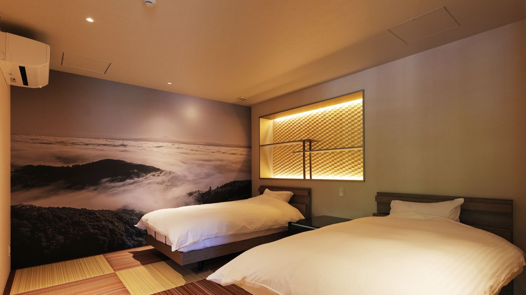 【プレミアムルーム】寝室は最高のリラックス空間♪セミダブルのリクライニングベッドをご用意しております