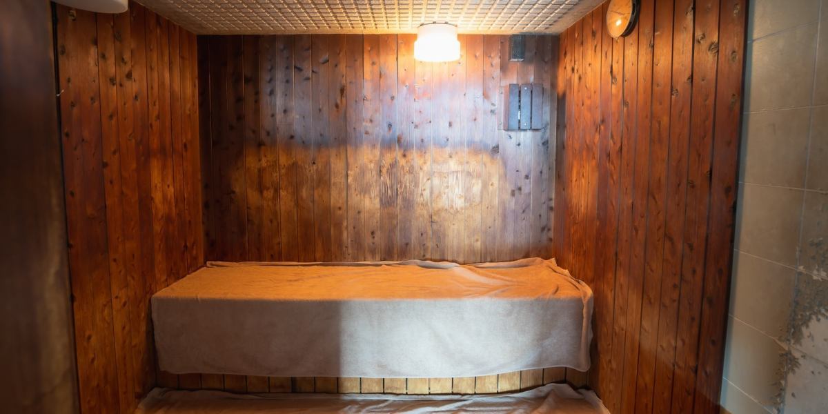 利用時間16:00〜21:00、サウナ温度90〜100℃