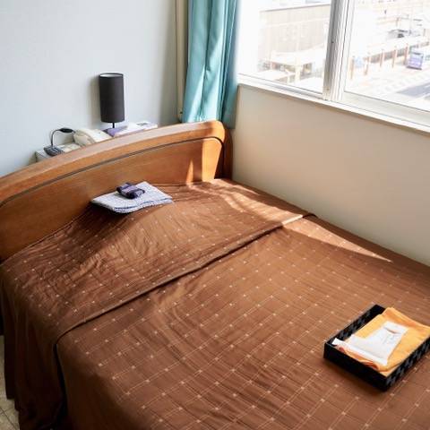 ダブルルーム幅140×;丈195