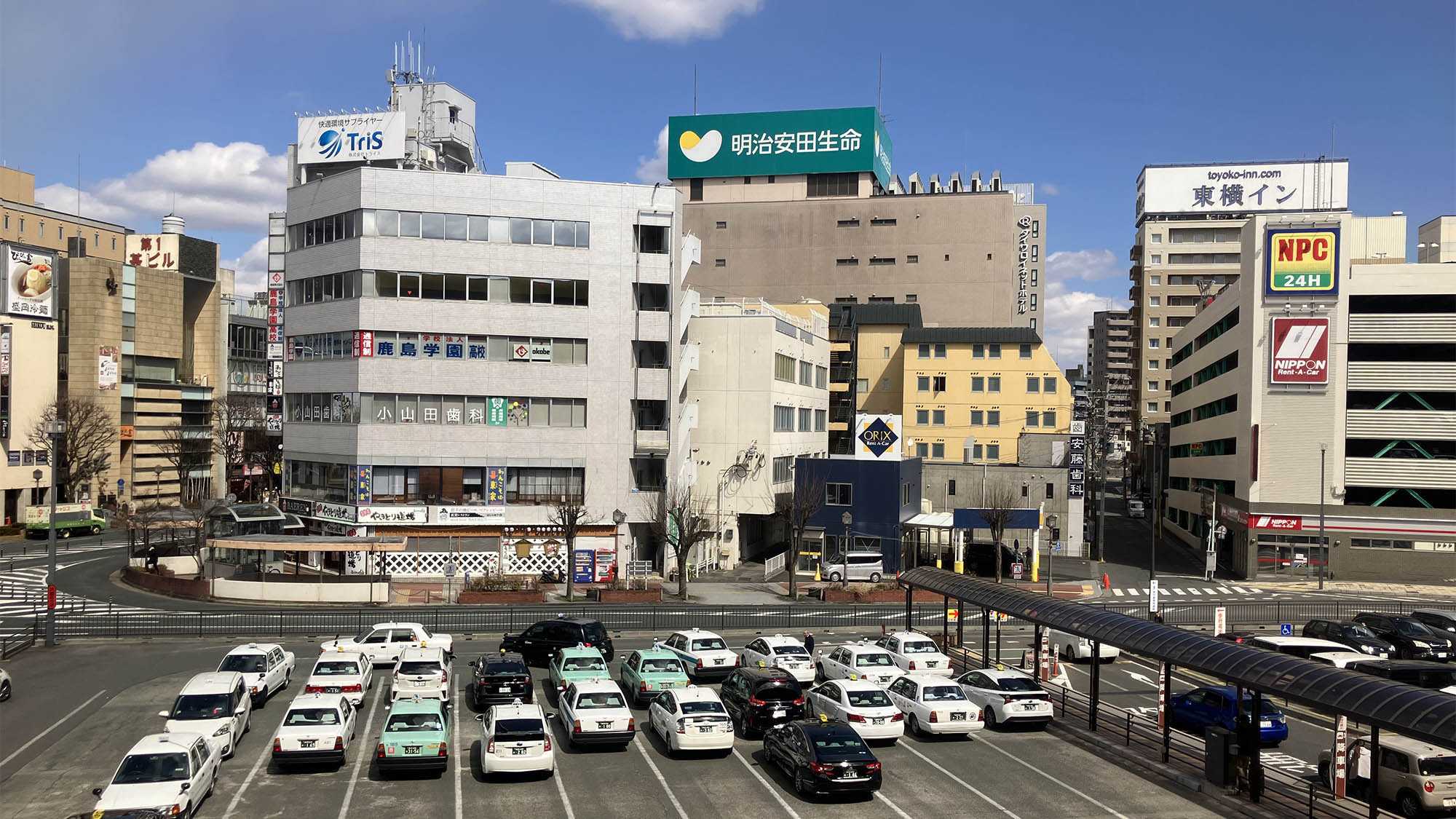 駅ビルから外観