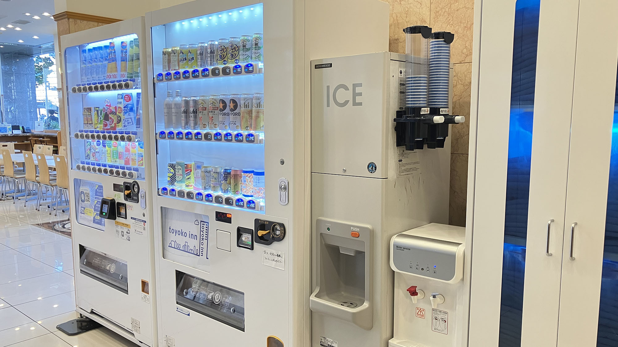 製氷機・ミネラルウォーター・ガウン棚