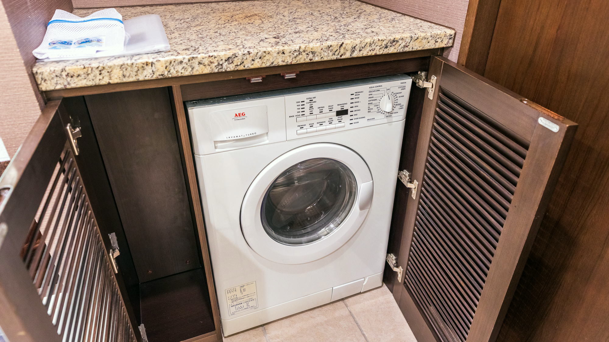 ホテル棟プレミアムスイート（ツイン）（54〜72平米）一例／洗濯機