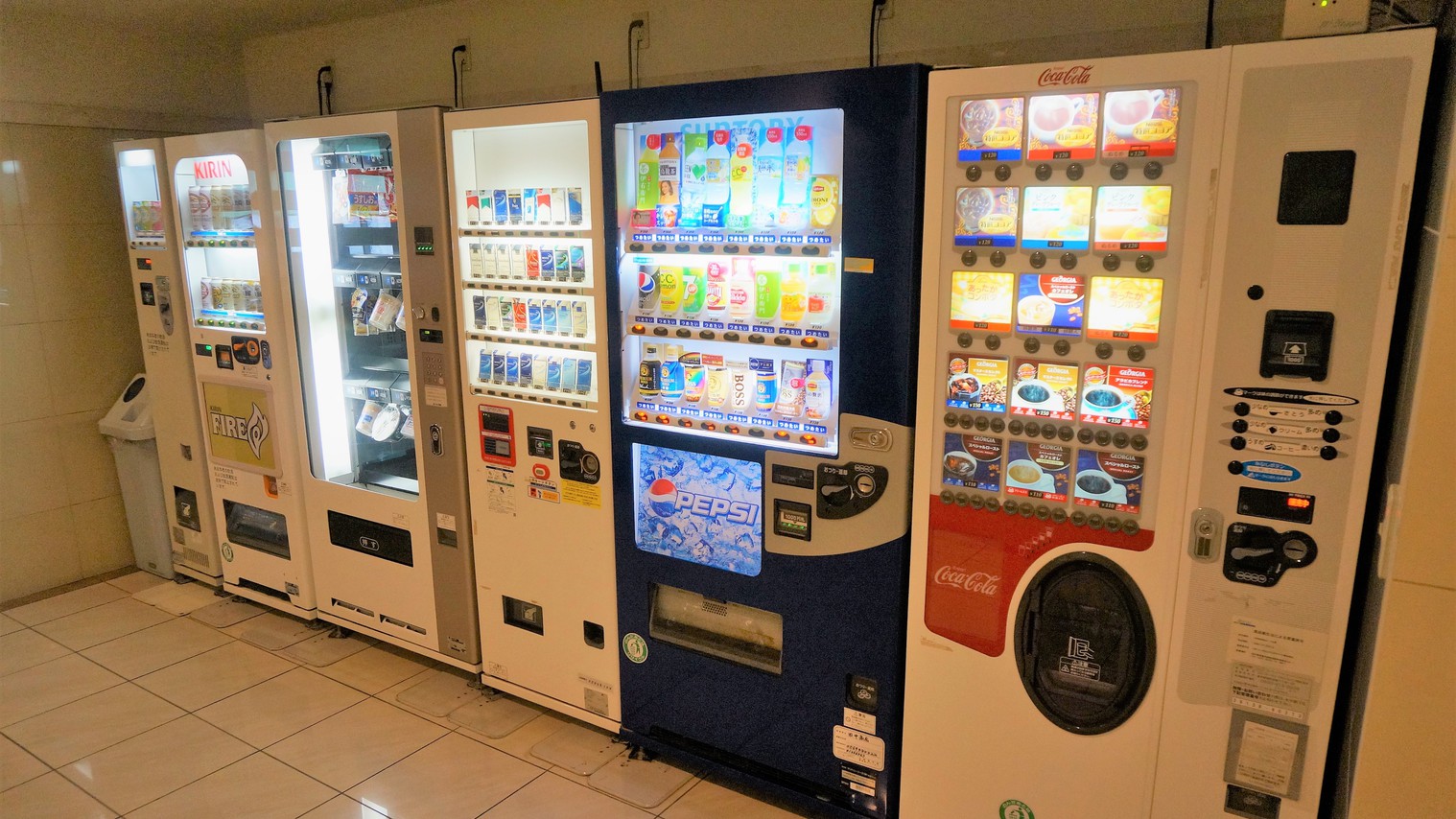 自販機1F