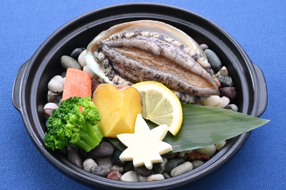 別注料理鮑の陶板焼き