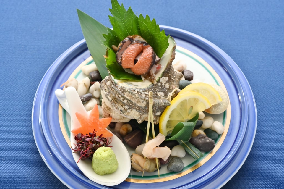 別注料理サザエのお造り（１ケ）