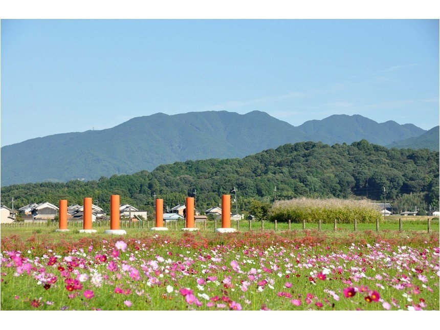 「春過ぎて夏来たりならば白妙の衣干したる天の香久山」の大和三山