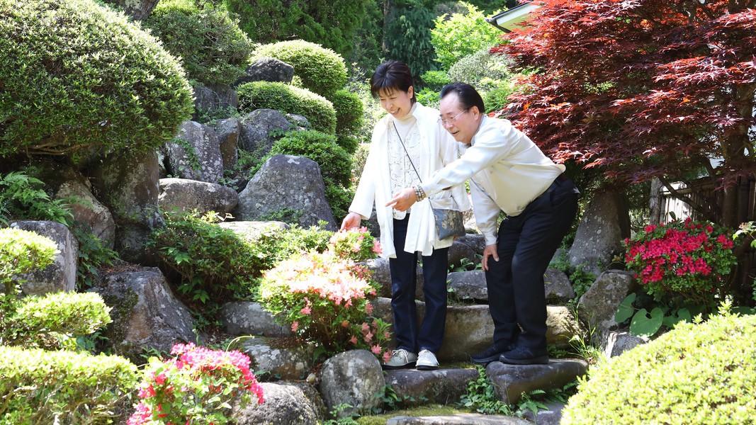  当館の歴史ある日本庭園。庭園の散策をご希望のお客様はスタッフまでお声掛けください。