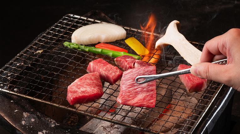 【しまね和牛】眼前で香ばしくたちこめる香り「炭火」でしか出せないお肉本来の味わいを堪能ください。