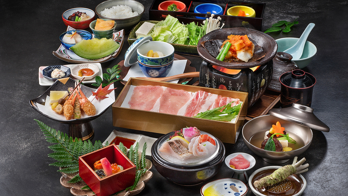 【季節の創作会席】四季折々の旬の食材を使用し、季節感を大切にした会席料理です。