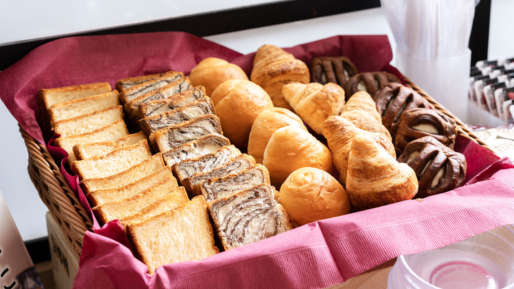 お好みのパンをお選びください♪