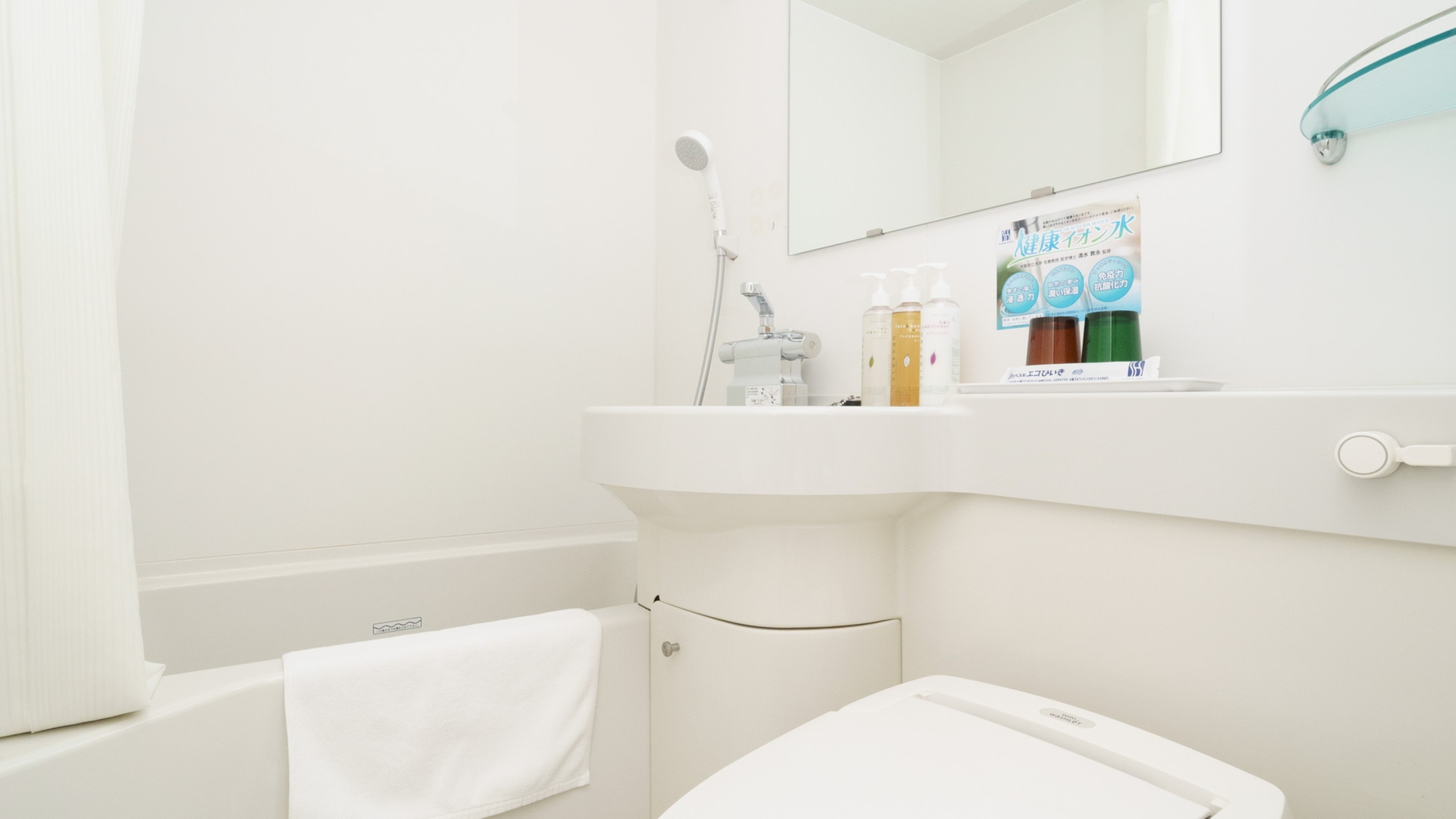 ユニットバスにはボディーソープ、コンディショナー、シャンプー完備