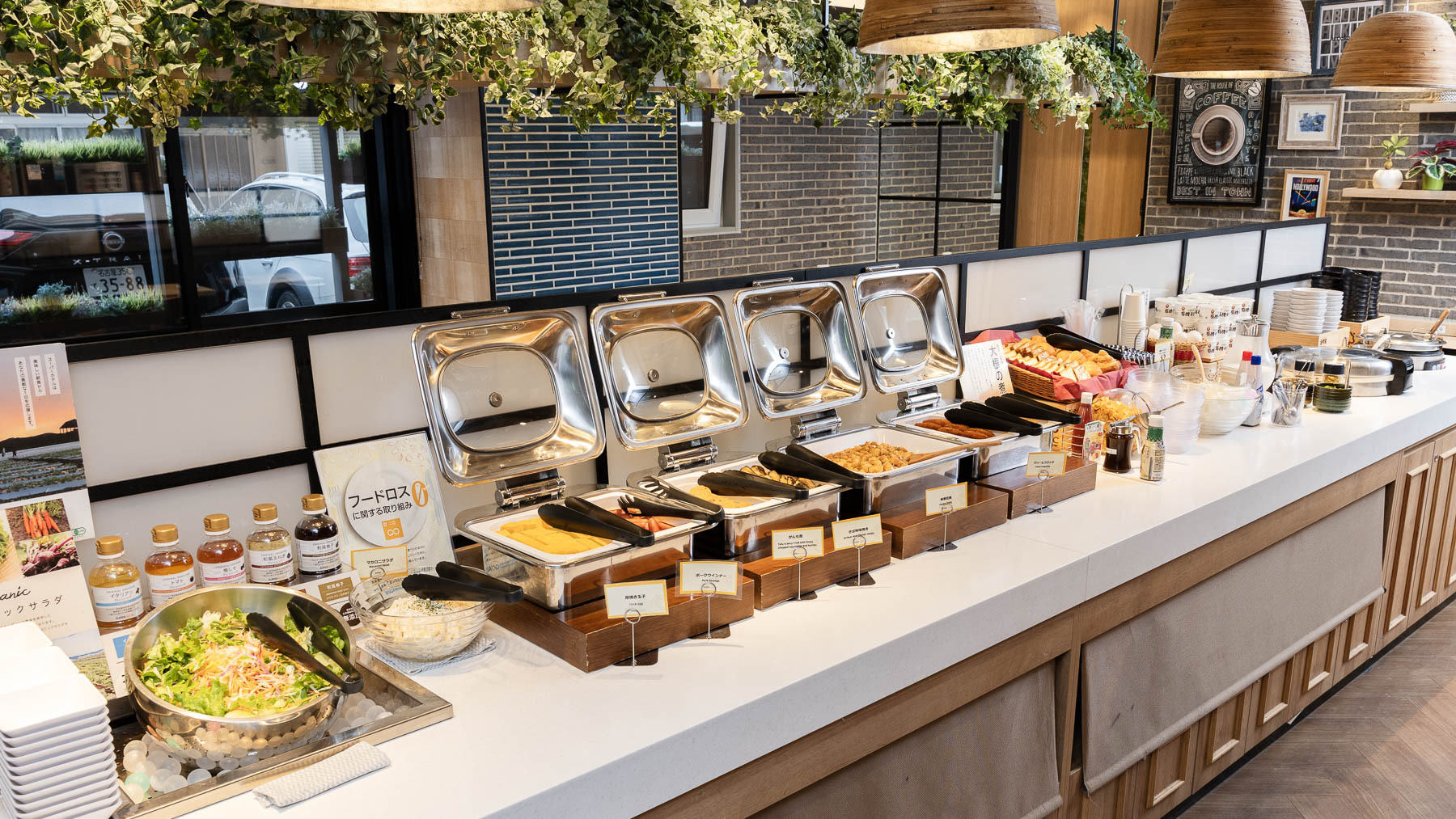 おかわり自由のビュッフェ形式です