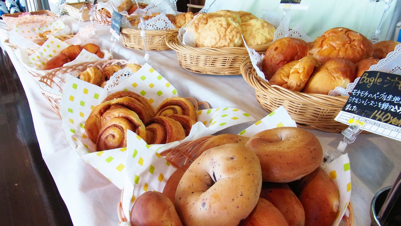 *【手作りパン】朝6時から作ったパンを朝食会場にて販売中！一番人気はメロンパン