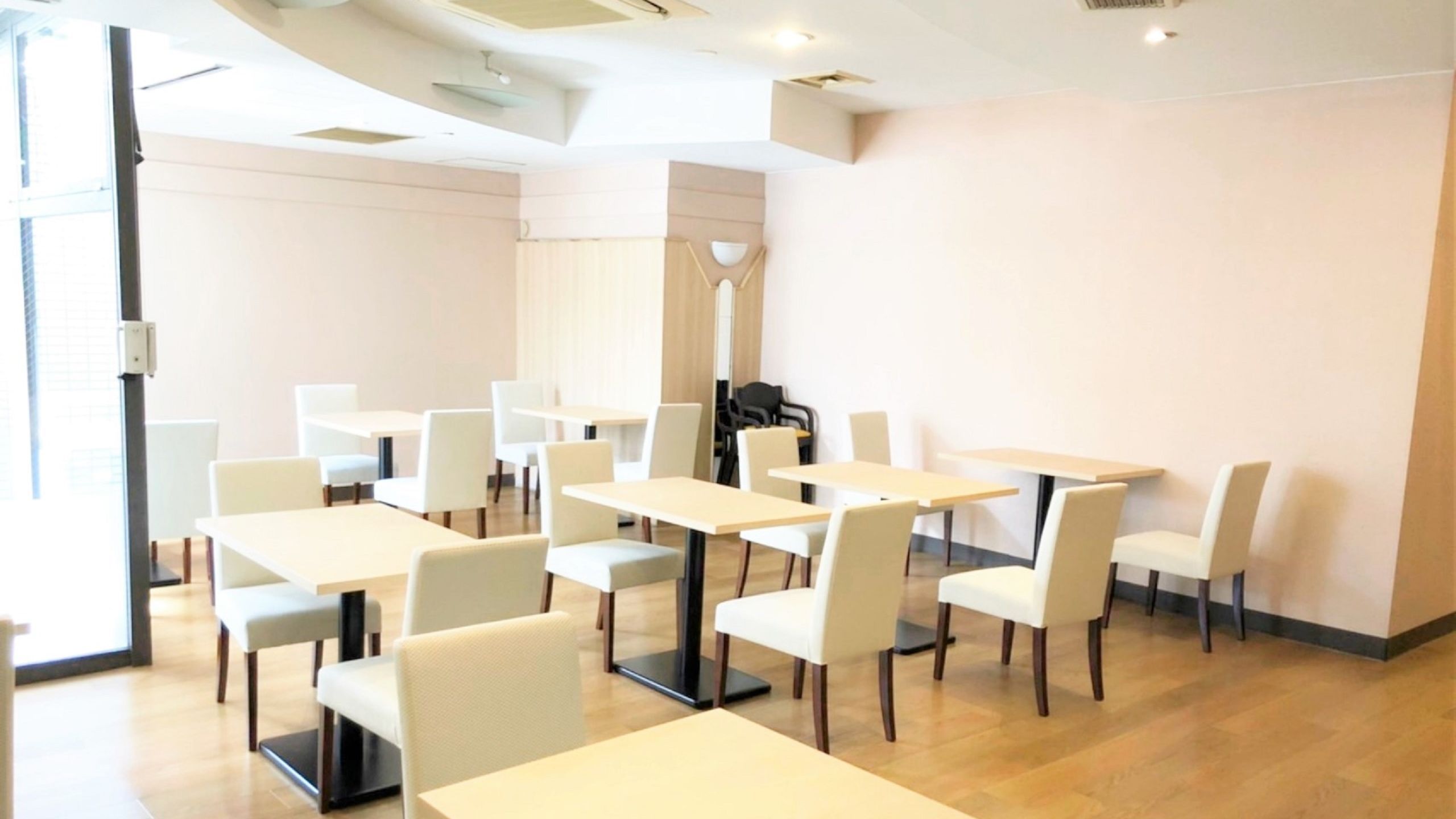 朝食レストラン店内