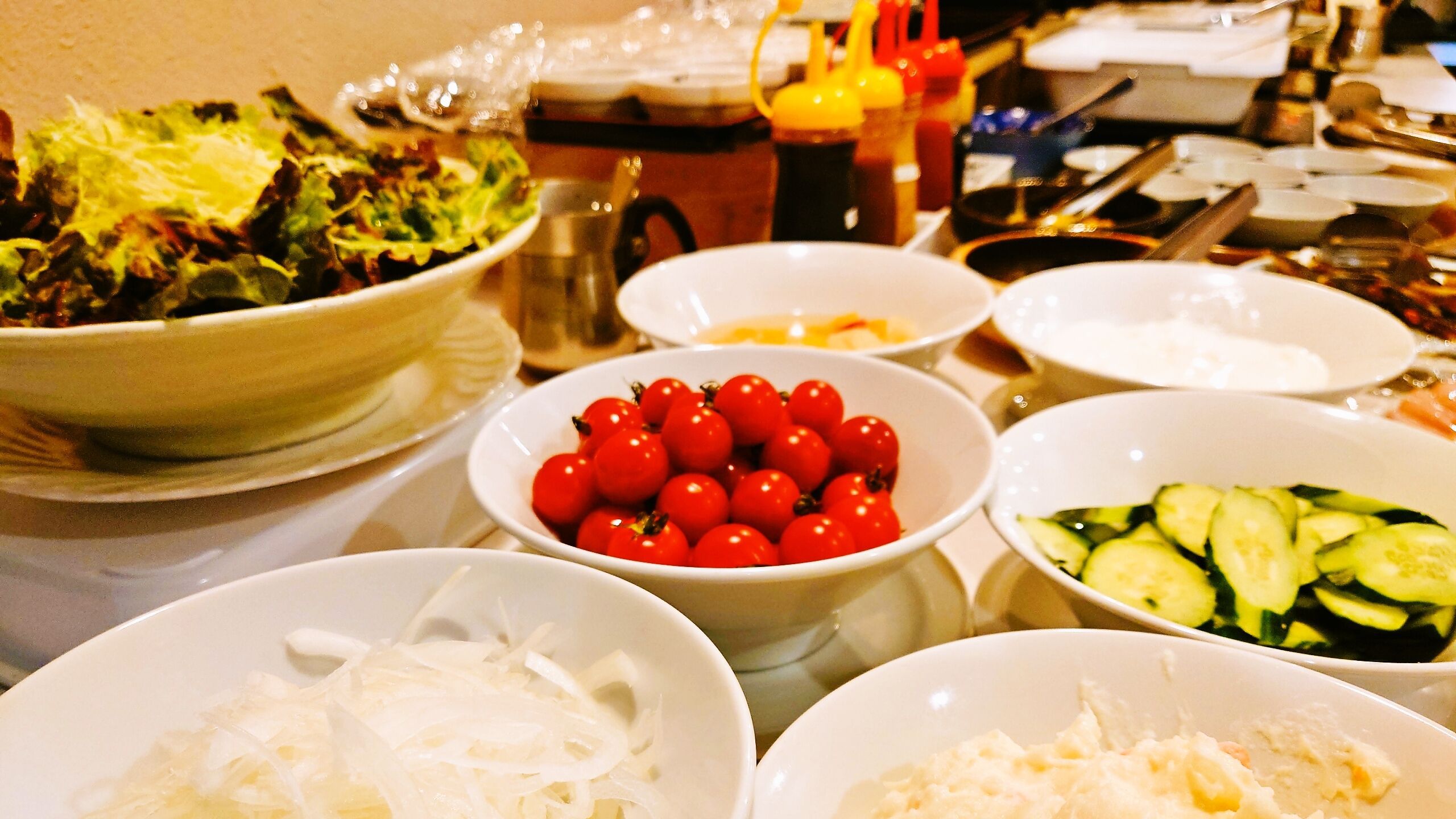 朝食バイキングサラダバー