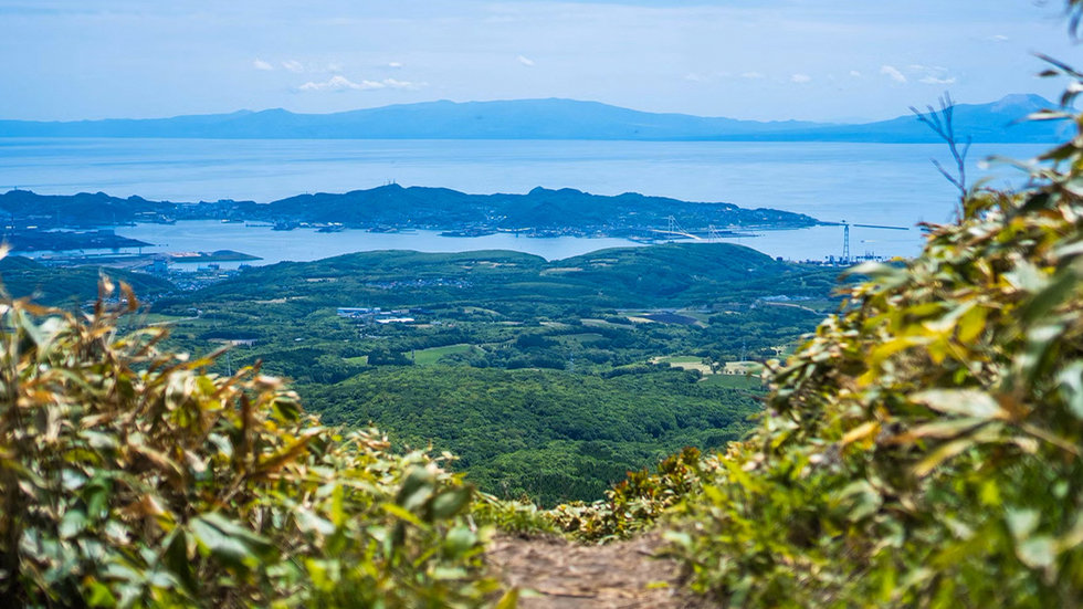 室蘭岳の絶景。天気の良い日には「蝦夷富士」と呼ばれる羊蹄山が見えることも【周辺/室蘭】