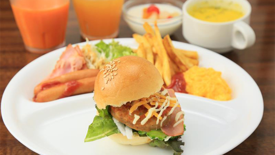 朝食一例・ミニバンズにお好きな具材を挟んだひとくちバーガー