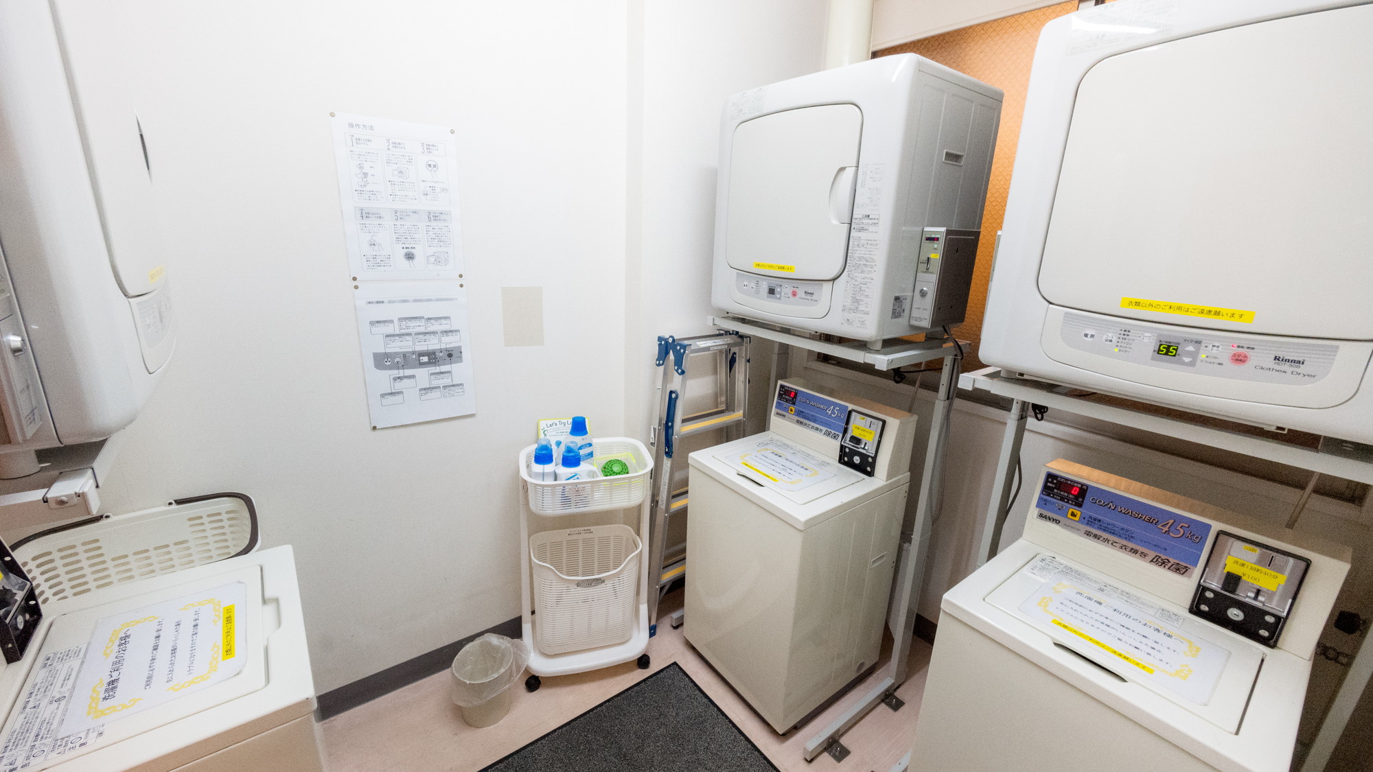 洗濯機・乾燥機を各３台ご用意しております
