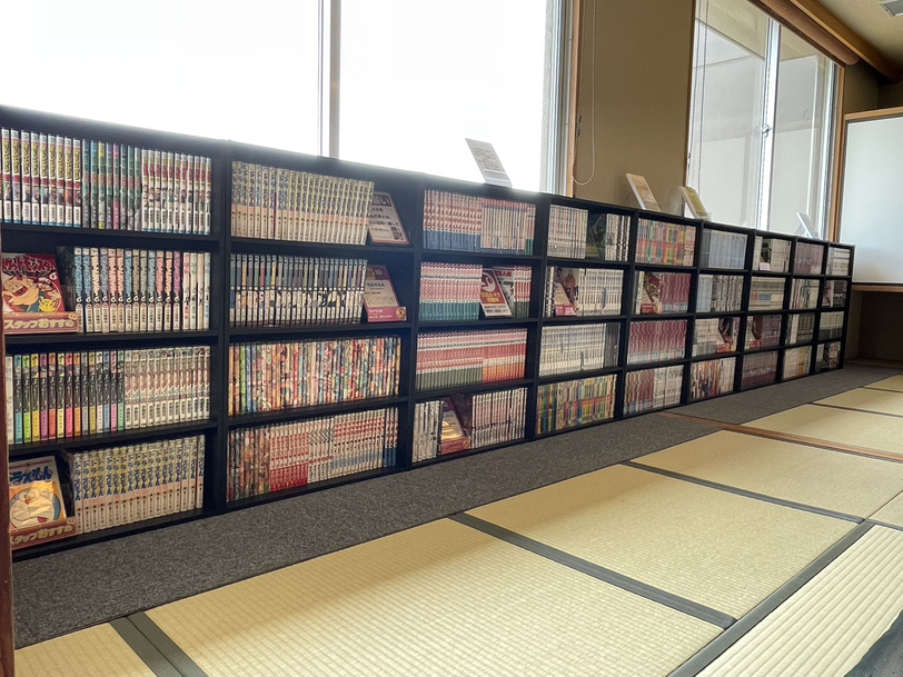 【まんがスペース】やっぱり漫画は本で読みたい、自由に漫画を楽しめる懐かし和室、マンガ部屋ございます