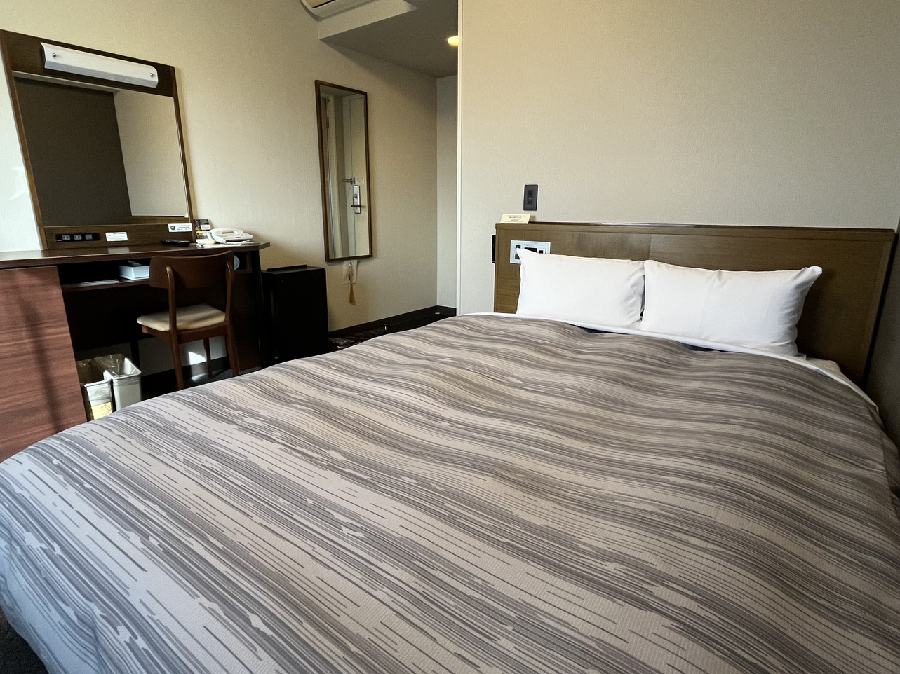 スタンダードセミダブルルーム