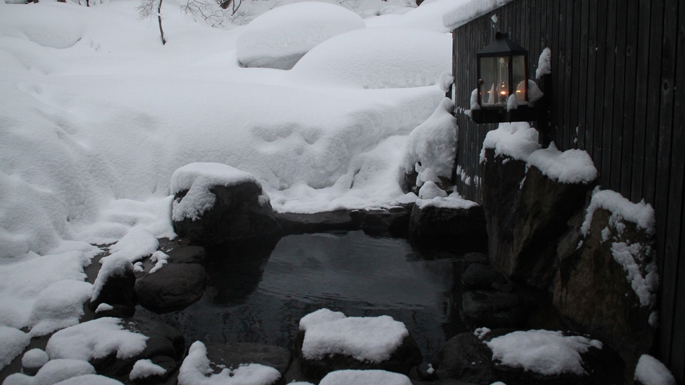 **【滝見の湯】あたり一面雪景色の露天