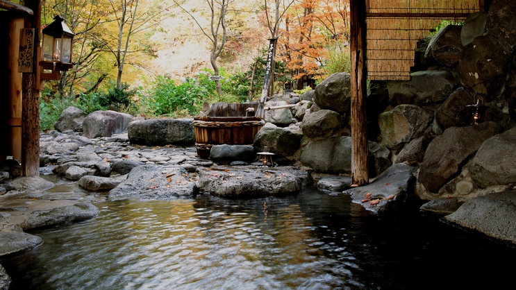 *【露天風呂】紅葉露天で癒しのひと時を