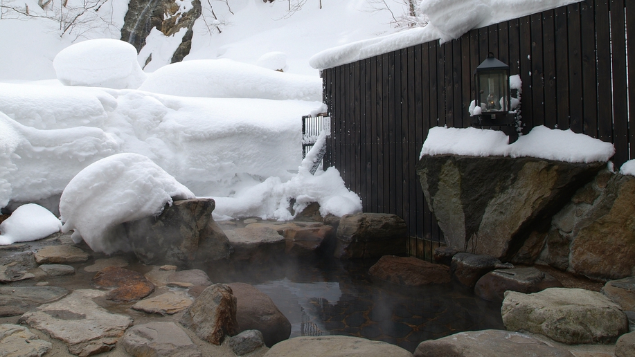 *【滝見の湯】男女別に露天風呂がついております。冬には雪見露天もお楽しみ頂けます。