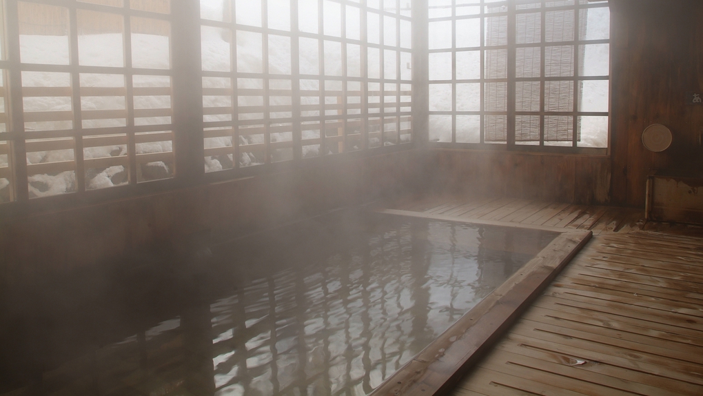 *【内湯】風情ある総ヒバ造りの内湯。ごゆっくり温泉浴をお楽しみ頂けます。