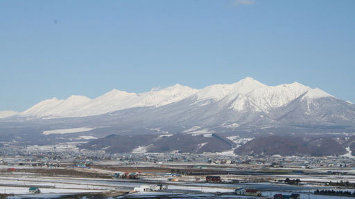 あしたやから冬の雄大な十勝岳連峰