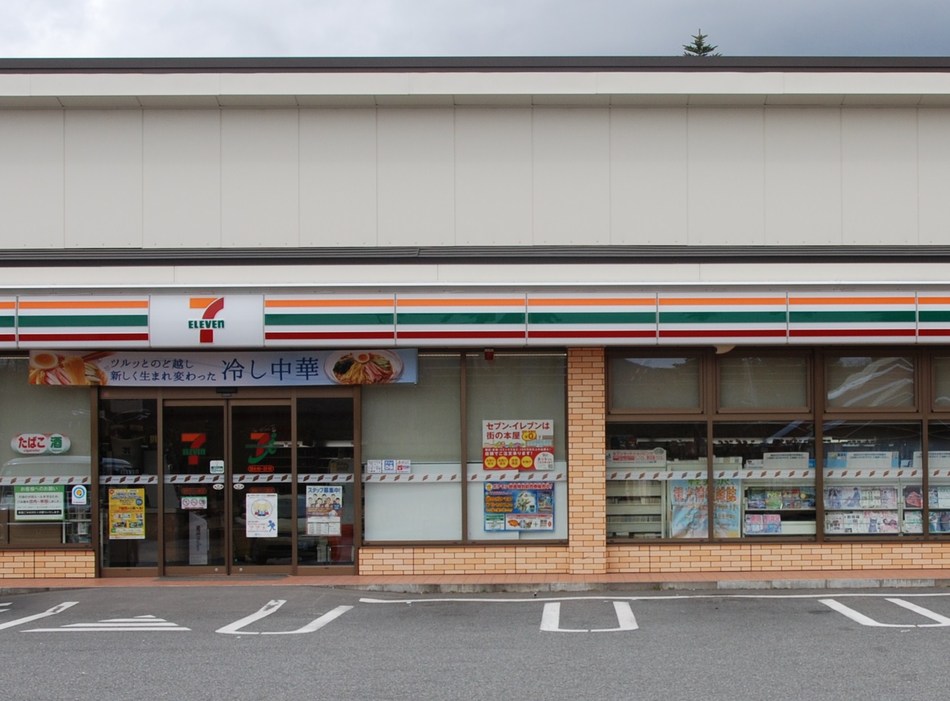 １軒隣セブンイレブンプリンス通店