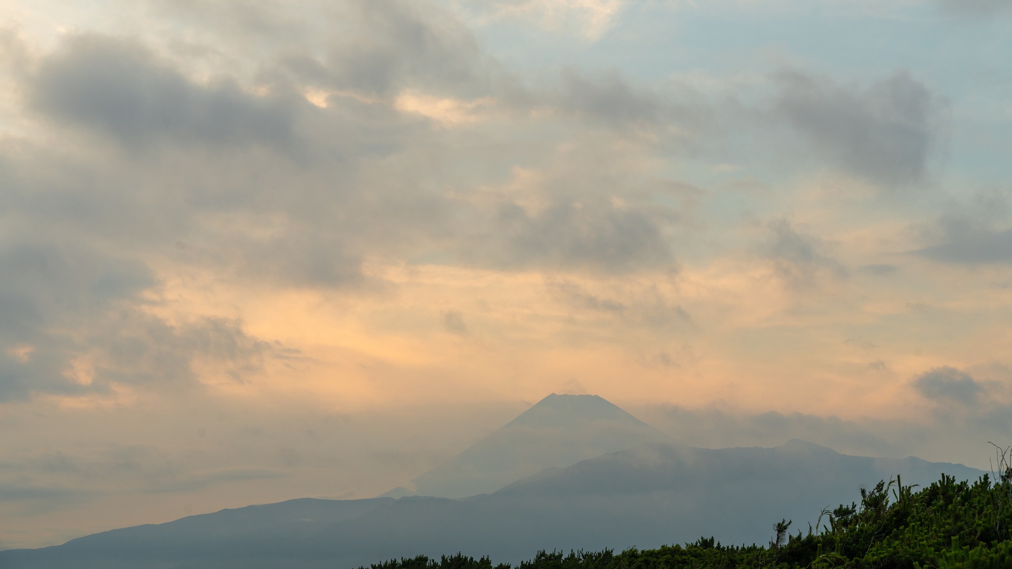 *【施設周辺／富士山を望む】天気が良ければ駿河湾の海岸線から富士山を見ることが出来ます