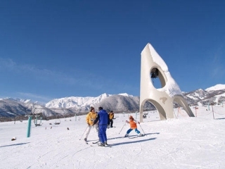 白馬アルペンリゾート栂池高原スキー場「鐘の鳴る丘ゲレンデ」(3:2)