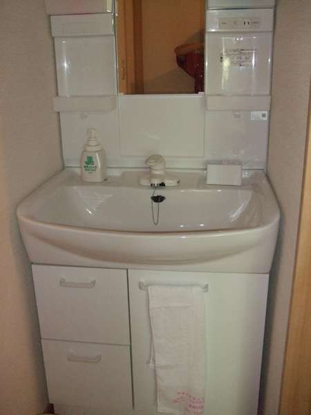 客室の中の洗面台です