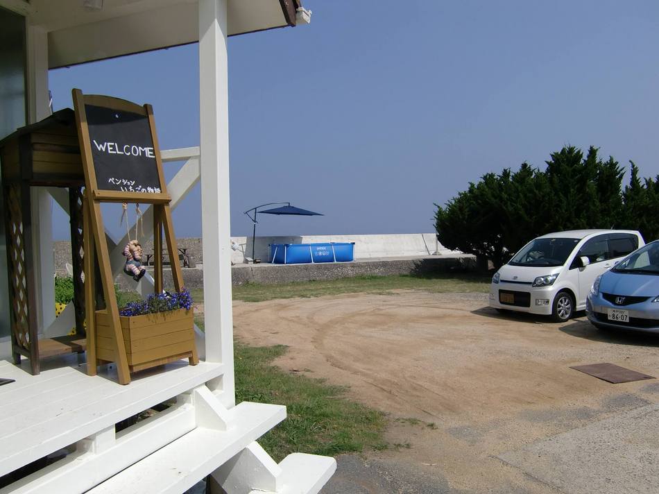 玄関から見るプール