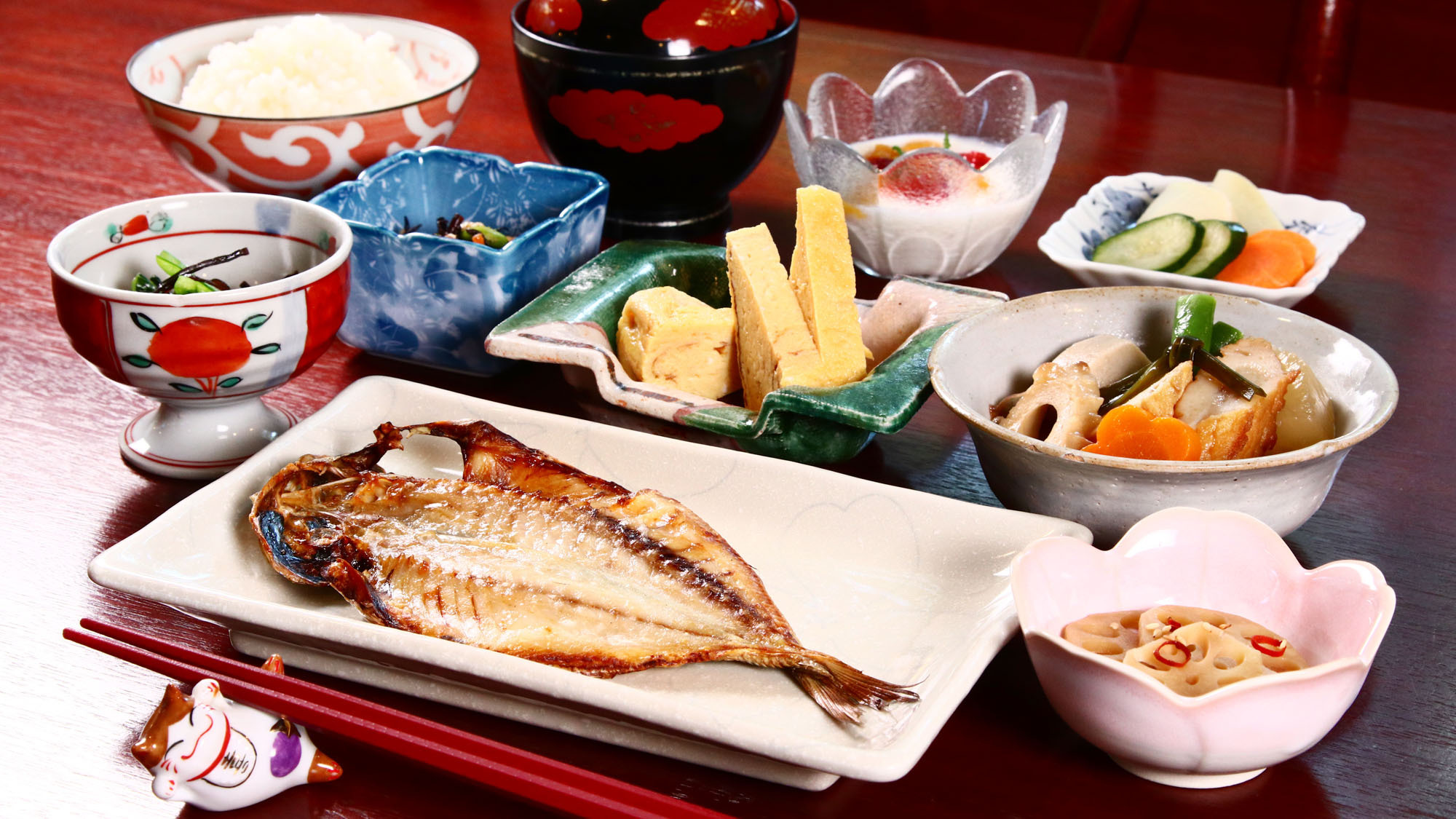 朝食寝起きに優しい和朝食。炊き立ての有機胚芽米が美味。