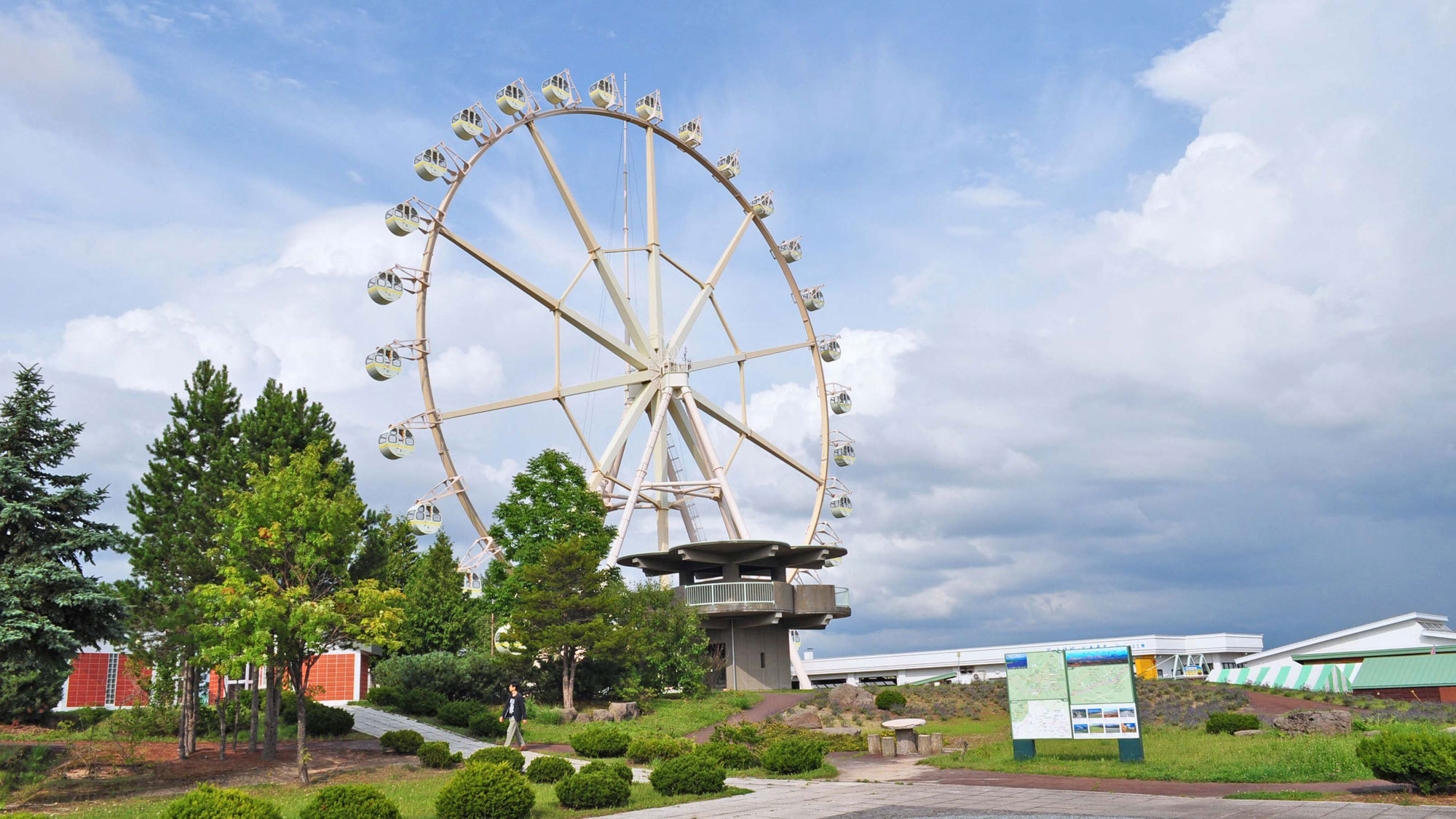 【観覧車】深山峠アートパークにある観覧車。地上50mから上富良野を一望できます。