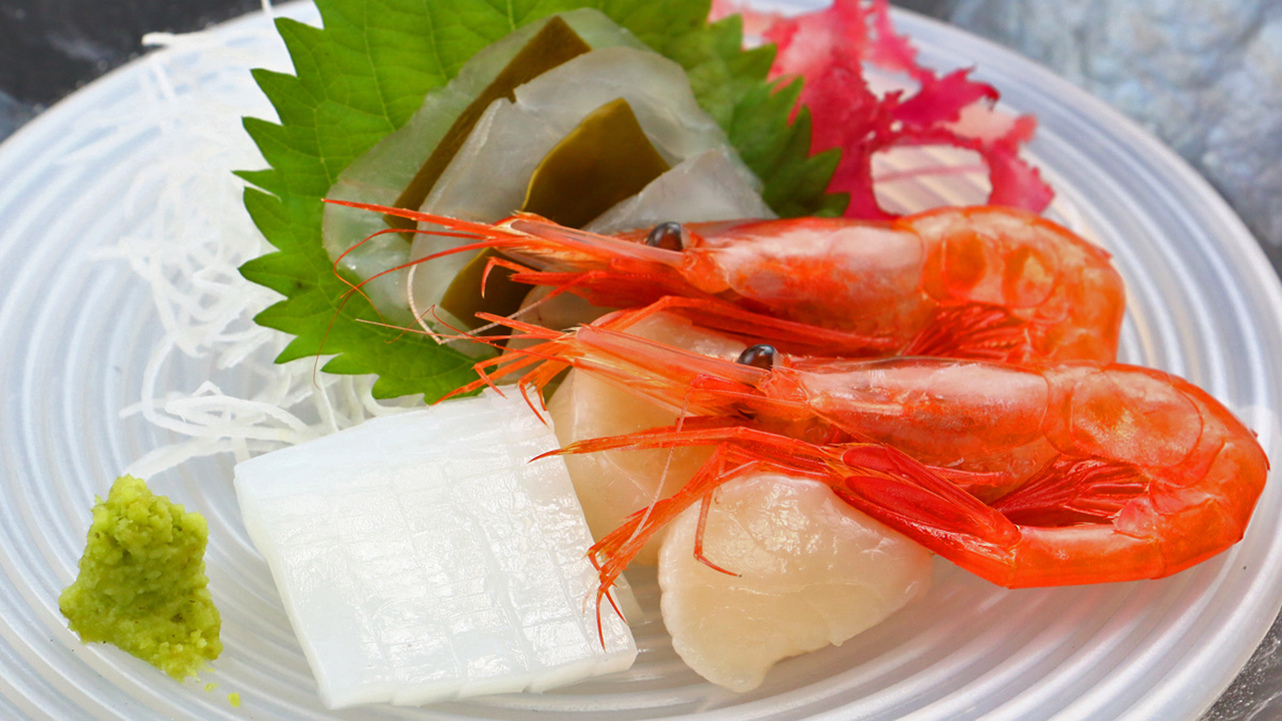 夏スタンダード一例・・旬のお魚の刺身をお楽しみください。