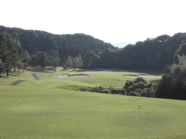 16ホール（PAR3/Back Tee:199Y・Regular Tee:172Y)/アンジュレ