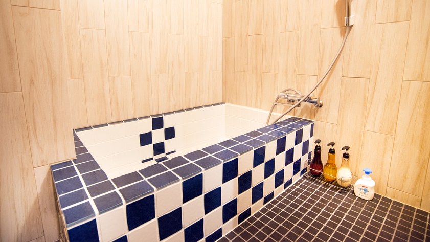 【12畳 和室】タイル風呂 ※お部屋ごとに設えが異なります。