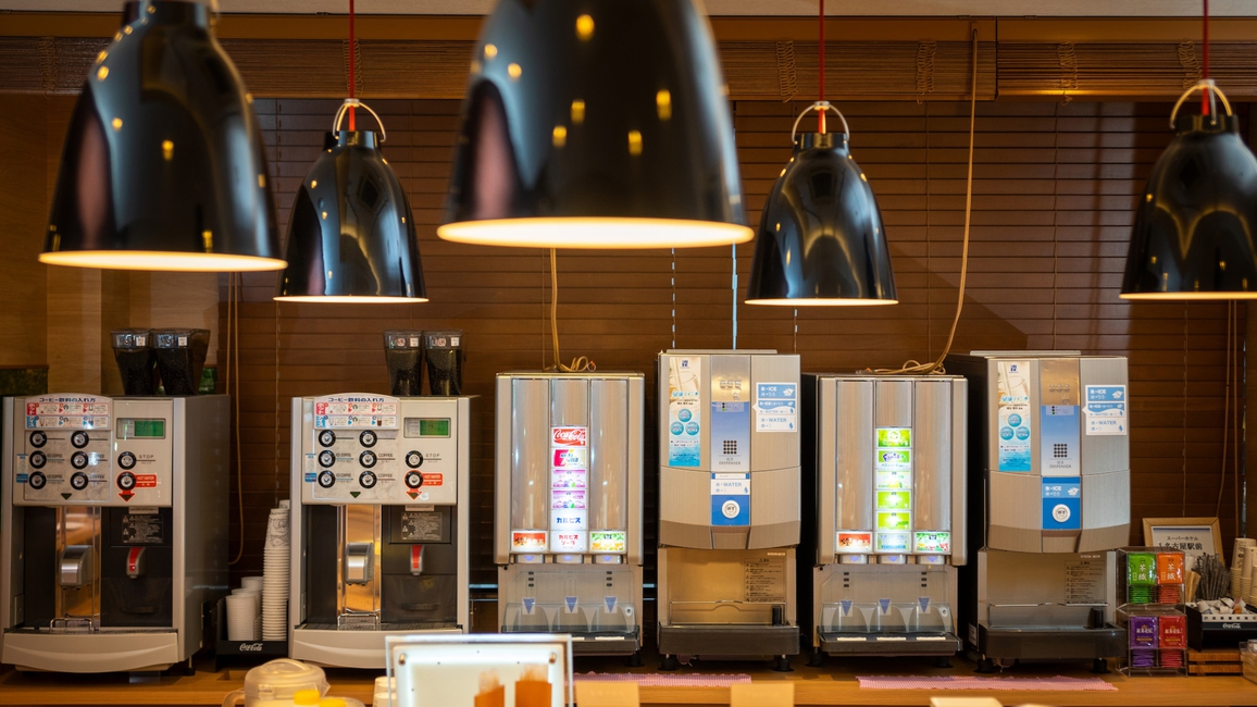 挽きたてコーヒーからジュースまで種類豊富なドリンクバー