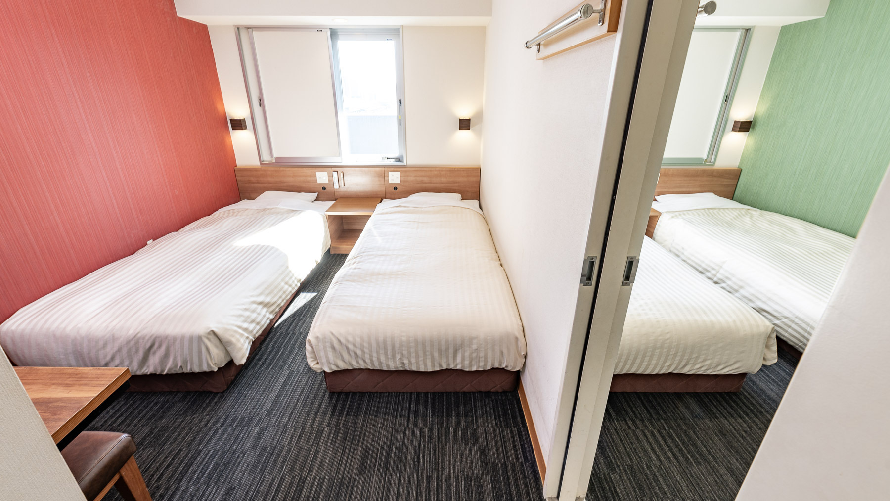2部屋を中の扉で行き来できるお部屋です