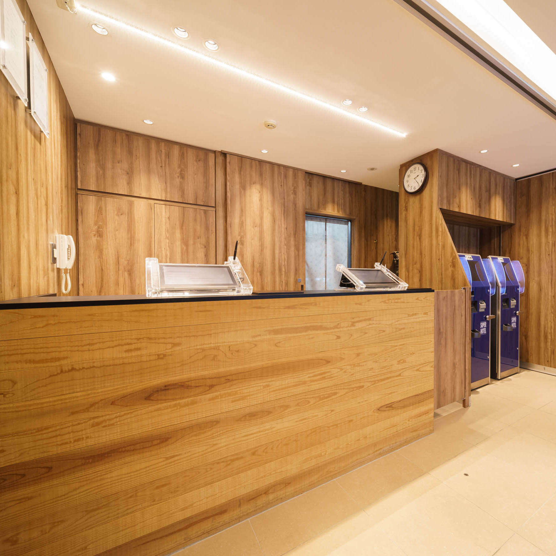 Super Hotel Chiba Ekimae Super Hotel Chiba Eki Mae is conveniently located in the popular Chiba area. The property features a wide range of facilities to make your stay a pleasant experience. Facilities like facilities for di