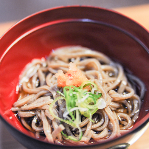 【夕食】姉妹店の蕎麦処「草太郎庵」のお蕎麦もお出ししております。別注でのご注文も承っております／例