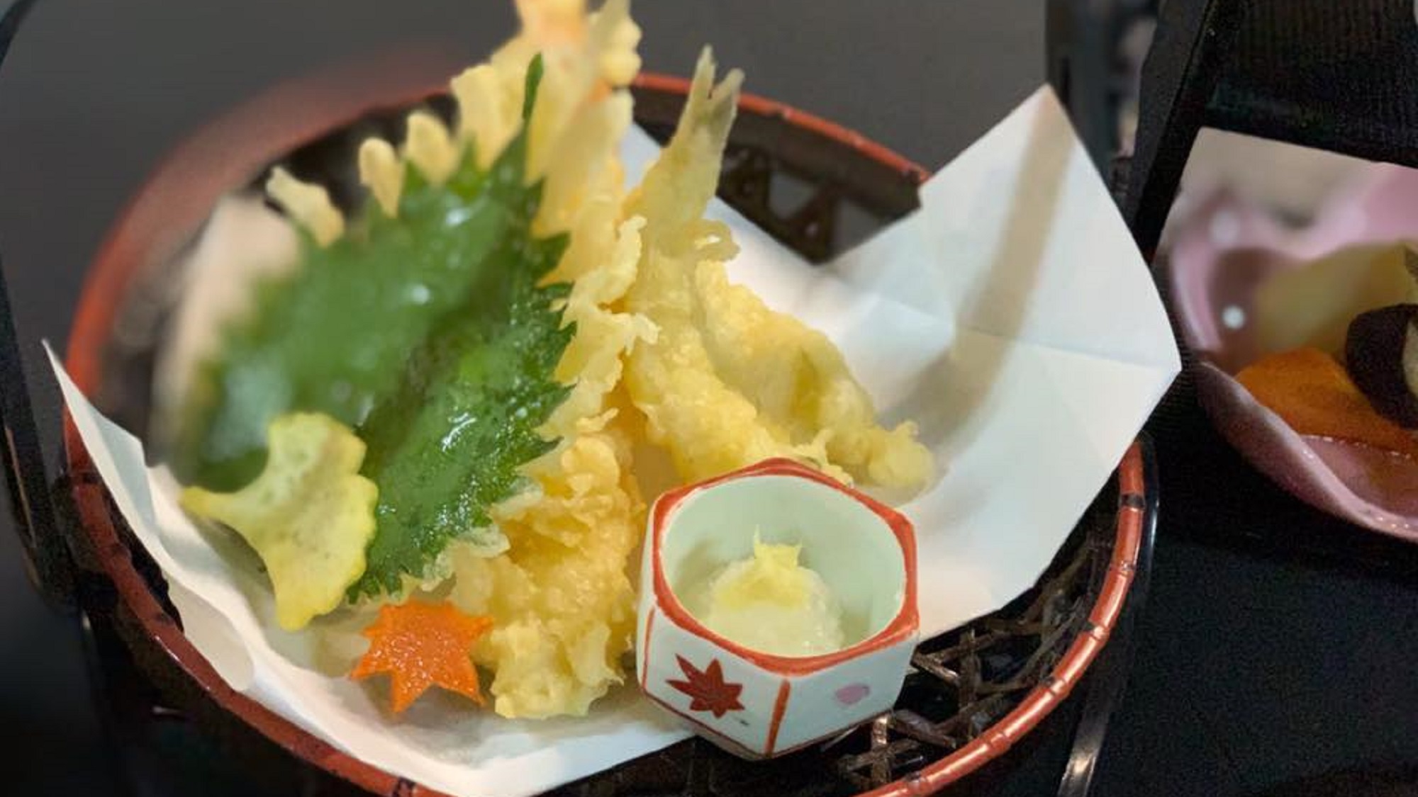 【お料理】豚しゃぶ御膳には天婦羅もお付けしております。地元の野菜やお魚などを揚げております。