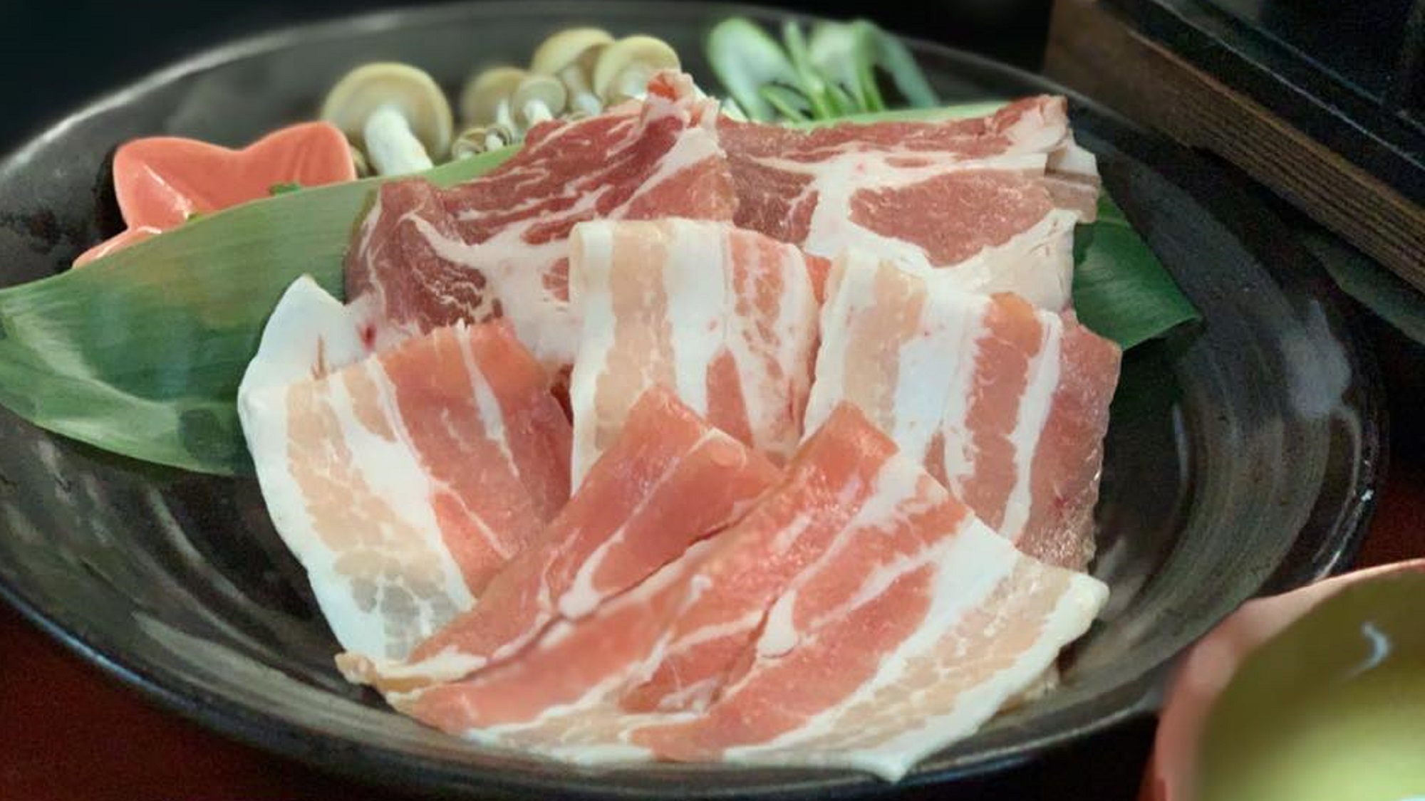 【お料理】豚しゃぶ御膳ではメインに豚しゃぶしゃぶを、その他季節のお料理を味わって頂いております！